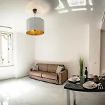 Lejlighed Mantovani Apartament-in The Heart Of