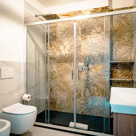 Mantovani Apartament-in The Heart Of * קומו