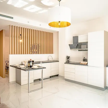 Mantovani Apartament-in The Heart Of דירה קומו